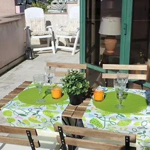 Espacoso Apartamento Junto Ao Metro Apartamento